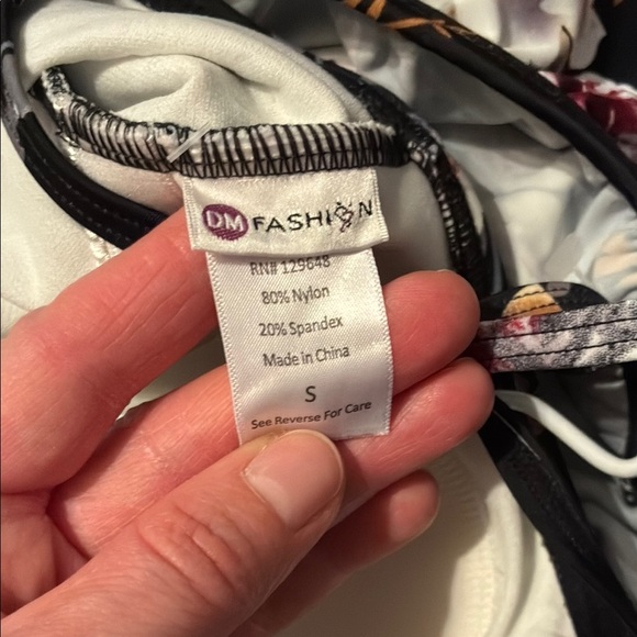 Divinitasole black floral off shoulder swim tank. - Picture 10 of 14